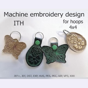 Könnte beinhalten: Drei Stickmuster für Schlüsselanhänger. Die Designs sind ein Schmetterling, eine Blume und eine Rose. Die Designs sind in Gold, Grün und Schwarz. Die Designs sind für 4x4 Zoll große Stickrahmen. Die Dateiformate sind JEF+, JEF, DST, EXP, HUS, PES, PEC, VIP, VP3 und XXX.