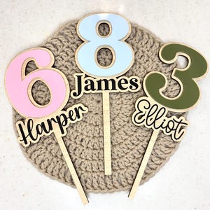 Topper per torta personalizzato, nome ed età, topper per torta personalizzato per bambini, decorazioni per torte per bambini, buon compleanno, festa, decorazioni in acrilico e legno