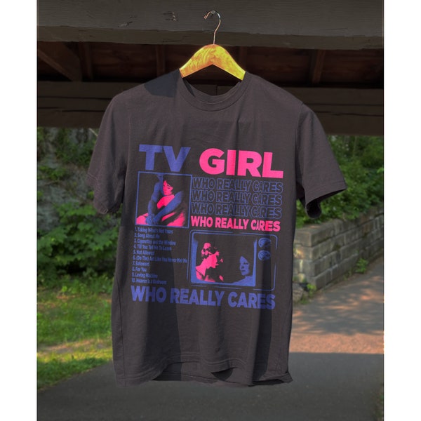 Tv Girl, T-shirt fille qui s'en soucie vraiment, T-shirt artiste TV Girl, Merch Tv Girl, T-shirt Tv Girl Tour, T-shirt musique