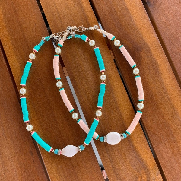 Collier perles heishi turquoises Collier perles fimo beiges Collier perles disque turquoise avec nacre bijoux bleu sarcelle