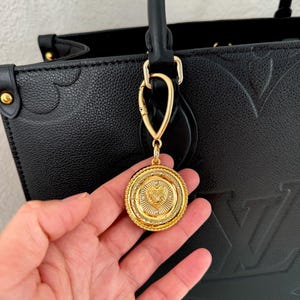 Bolsa com pingente de mau-olhado