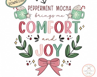 Puede incluir: Una descarga digital de un diseño gráfico con una cita navideña festiva, "Peppermint Mocha me trae consuelo y alegría." El diseño incluye dos tazas de mocha de menta, un lazo rosa y hojas verdes con estrellas blancas.
