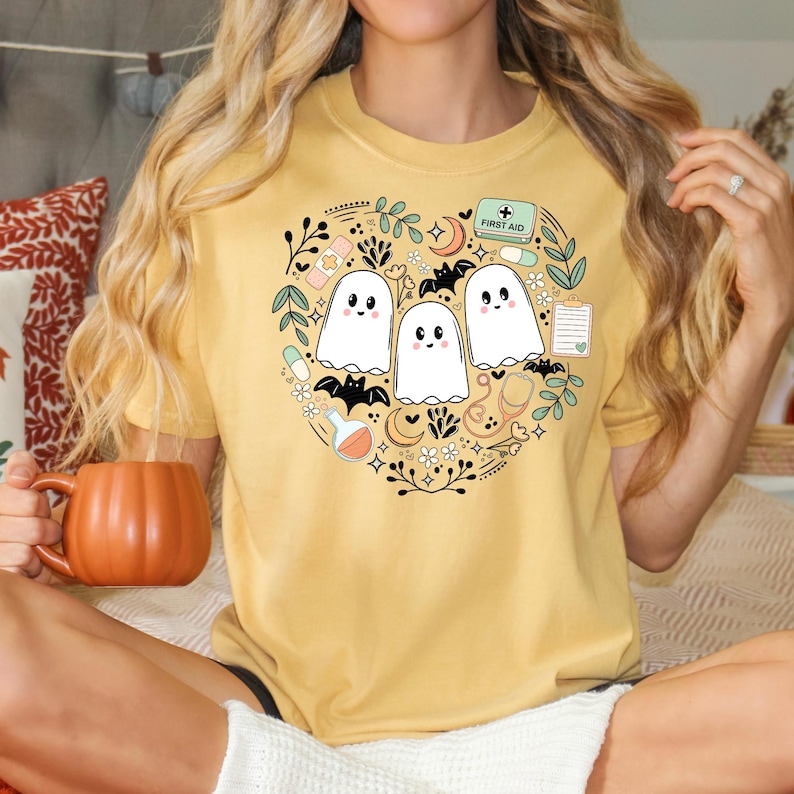 Läskig sjuksköterska PNG•Förlossnings- och Halloween-festligheter•Medicinskt spöke PNG•Läskigt sött PNG•Halloween-sjukskötersketröjadesign•Söt spökeklotter PNG•Boho PNG bild 5