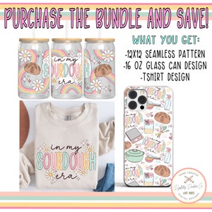 Pu&ograve; includere: Un pacchetto di design digitali che include un motivo senza cuciture, un design per una lattina di vetro da 473 ml e un design per una t-shirt. I design presentano una gamma di colori rosa chiaro, verde e blu con un tema di pane a lievitazione naturale. Il testo "in my sourdough era" &egrave; presente sui design.
