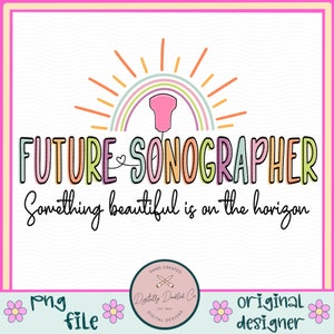 Puede incluir: Un diseño gráfico colorido con un arcoíris y un sol. El texto dice "FUTURE SONOGRAPHER Something beautiful is on the horizon".