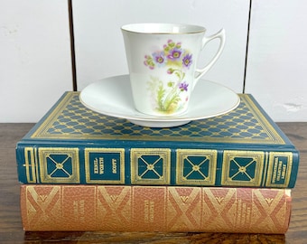 Taza de té vintage con platillo y estampado floral morado J and C Bavaria Kassandra