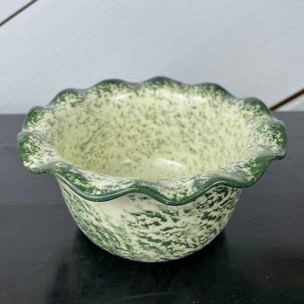 Planter / Green Speckled Planter with Ruffled Edge / Pottery Plant Pot with Fluted Rim / Vintage Planter / Plant Gift / Vintage Decor