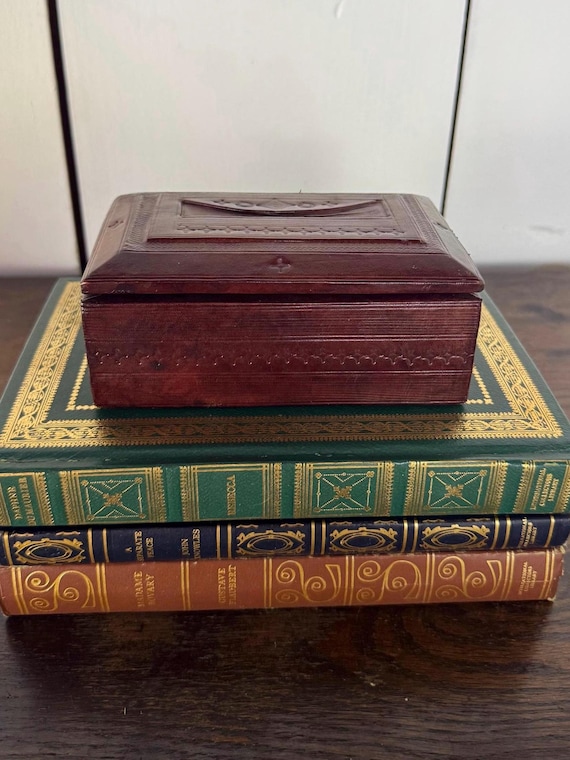 Vintage Tooled Leather Box / Mid Century Dresser Box / Small African Leather  Jewelry Box - Etsy