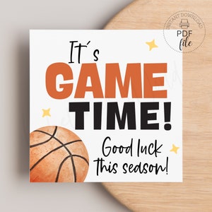 Basketball Bonne chance cette saison Tags | Etiquettes cadeaux imprimables C'est l'heure du jeu | Étiquettes de sac de gâteries/collations pour le jour du match PDF