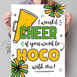 Puede incluir: Un cartel imprimible con un megáfono amarillo y pompones verdes y amarillos. El texto dice "Yo animaría si fueras al HOCO conmigo!"