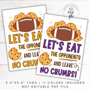 Könnte beinhalten: Zwei weiße Karten mit dem Text "LET'S EAT THE OPPONENTS AND LEAVE NO CRUMBS!" in Gelb und Lila. Jede Karte zeigt einen Football und Kekse. Die Karten sind 6,35 cm x 8,89 cm groß und enthalten 11 Farben.