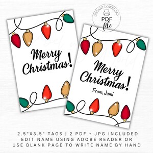 Op de afbeelding: Twee printbare cadeaulabels met een kerstverlichtingssnoer met rode, groene en gouden lampjes. De tekst op de labels luidt "Merry Christmas!" en "Merry Christmas! Van Jami".
