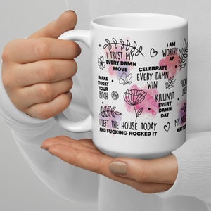 Taza de café motivacional para el autocuidado, taza de afirmaciones, taza de amor propio, taza de buena vibra, afirmaciones con palabrotas, tazas con palabrotas, taza divertida para el bienestar imagen 7