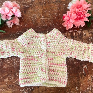 Baby trui voor 0-3 maanden meisjeskleding handgemaakte babykleding Babycadeau voor babyshower Wintertrui voor baby Roze trui Handgemaakt