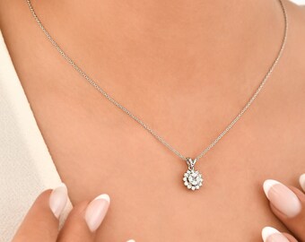 14K White Gold Flower Shape Diamond & Illusion Necklace