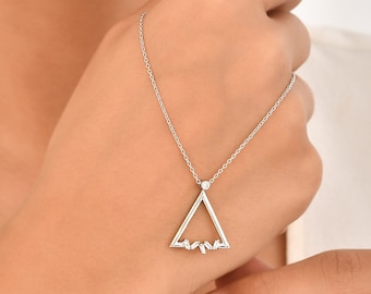 14K White Gold Triangle Shape Necklace with baguette Diamonds