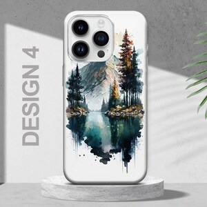 Puede incluir: Una funda de tel&eacute;fono blanca con un dise&ntilde;o de acuarela de un lago de monta&ntilde;a y &aacute;rboles. El dise&ntilde;o presenta un reflejo de los &aacute;rboles y las monta&ntilde;as en el agua.