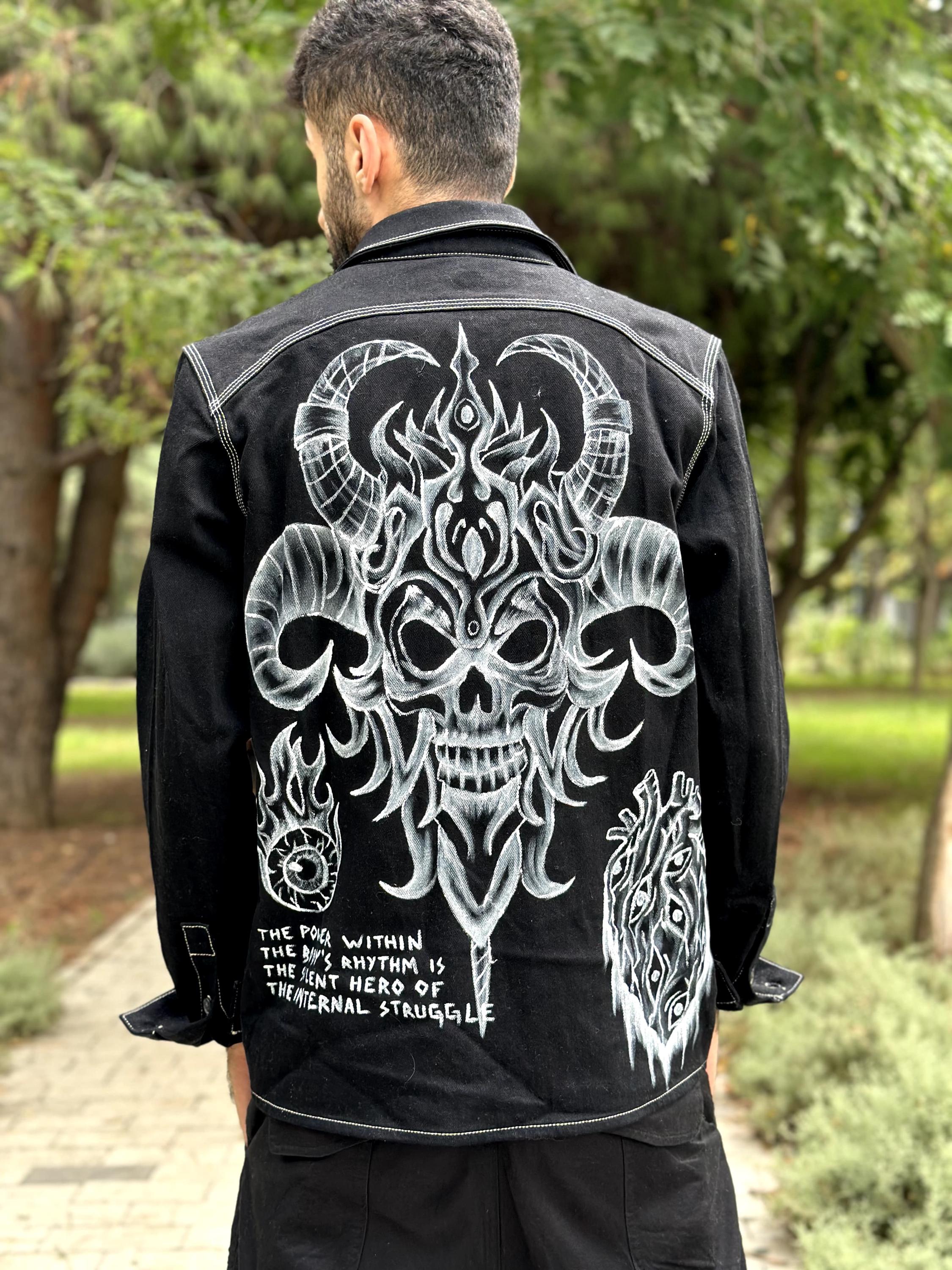 Gothic ワッペンジャケットBlack&White dimmoire Handmade Gothic Painted Denim Jacket: Unisex Streetwear (size L