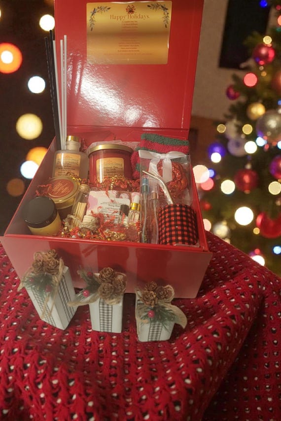 Christmas Gift Box with Handmade Scented Candles, Holiday giftset for Friends, Family