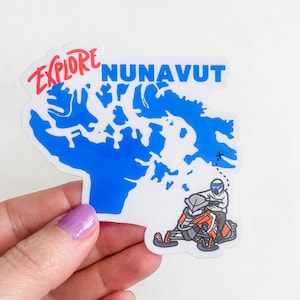 Explore Nunavut, moto de nieve, trineo, máquina de nieve, motos de nieve, tundra ártica, mapa de Nunavut, Iqaluit, pegatina impermeable, pegatina, calcomanía para computadora portátil