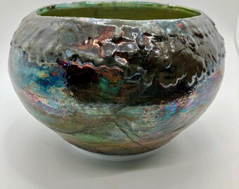 Raku bowl with slip texture