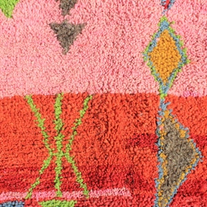 Tapis Marocain Boujaad - 7x9.6 Ft - Laine Tissée Main - Motifs Berbères Géométriques - Multicolore