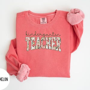 Floral Kindergarten Teacher Comfort Colors Sweatshirt, Kindergarten Team Shirt, Kindergarten Sweater, Kindergarten Crewneck, Teacher Gift