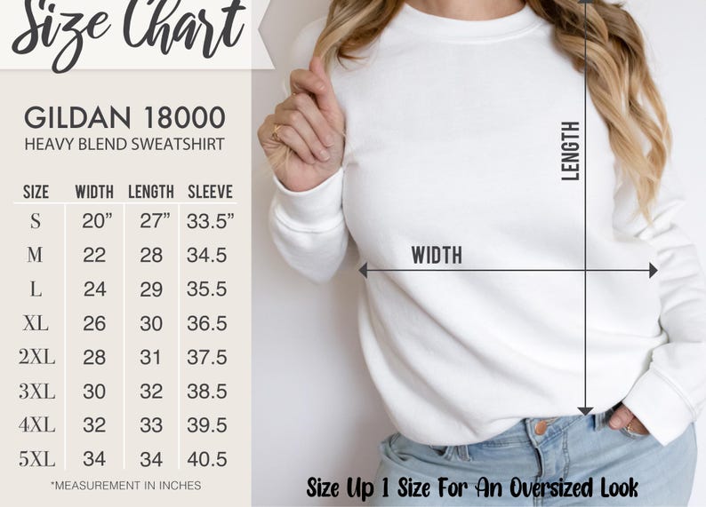 Puede incluir: Sudadera blanca Gildan 18000 de mezcla pesada con una tabla de tallas. La tabla muestra las medidas en pulgadas para el ancho, el largo y el largo de la manga. El texto aconseja subir una talla para un look oversize.