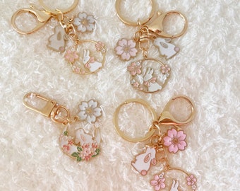 Porte-clés mignon lapin Sakura, porte-clés lapin mignon, porte-clés fleur Kawaii, cadeaux porte-clés mignons, accessoire de sac à dos sac à main, porte-clés en or