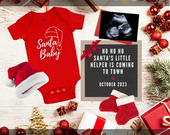 Anúncio de gravidez de bebê com Papai Noel no Natal: Letterboard para mídia social (digital)