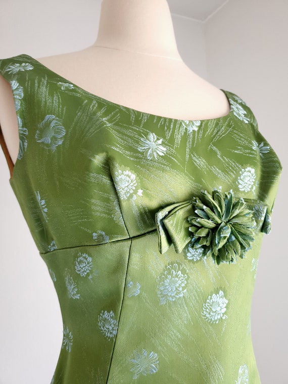 Vintage 1950s Green Satin Brocade Shift Dress wit… - image 2