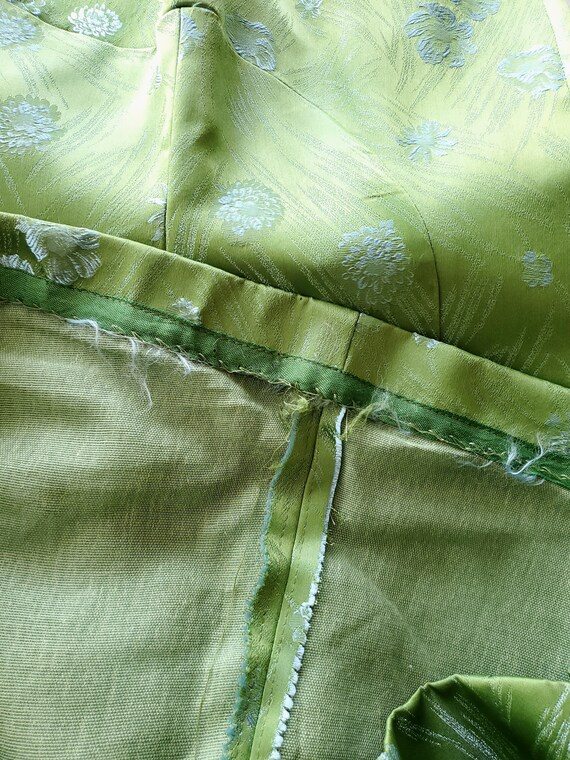 Vintage 1950s Green Satin Brocade Shift Dress wit… - image 9