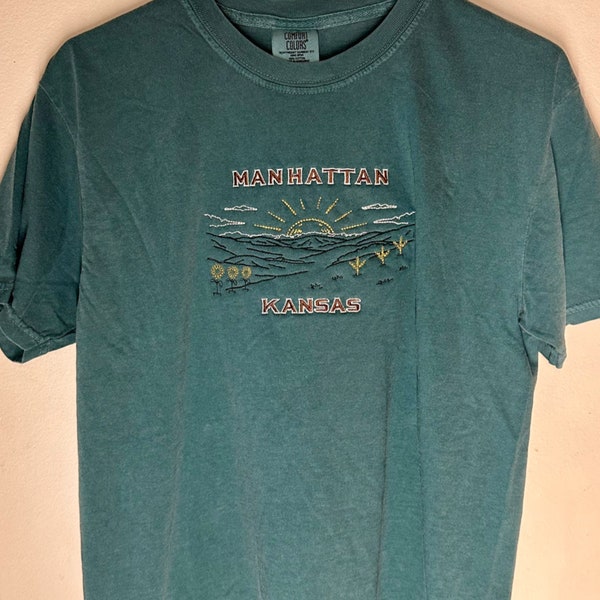 Vintage Style Manhattan Kansas T-Shirt (unisex)