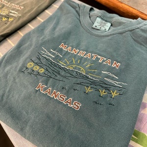 Vintage Style Manhattan Kansas T-Shirt (unisex)