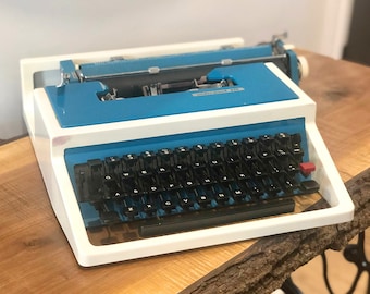 Underwood 315 Manual Vintage Portable Typewriter, Baby Blue, Made in Canada