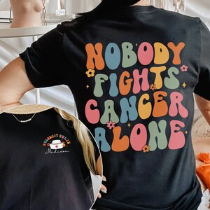 Camisa personalizada de enfermera de oncología, camisa de nadie lucha solo contra el cáncer, camisa de enfermera personalizada, camisa de enfermera de cáncer, sudadera de oncólogo