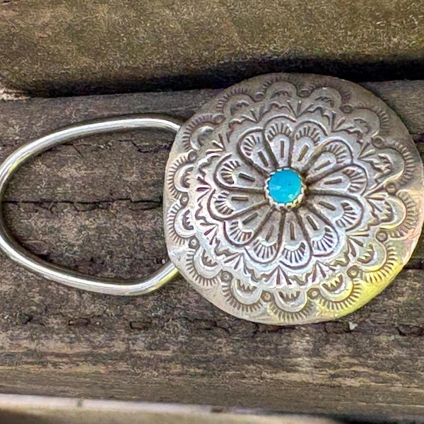 Llavero de plata de ley con forma de caracola y turquesa de la Bella Durmiente