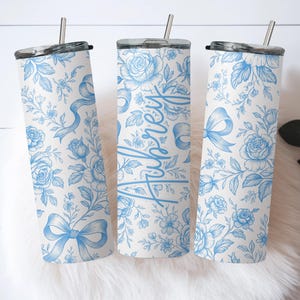 Personalized Blue Toile de Jouy Floral Skinny Tumbler, Chinoiserie Tumbler, Blue Flower Cup, Bow Toile De Jouy Pattern, Name Gifts For Her