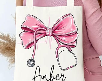 Bolsa de enfermagem personalizada com laço rosa e estetoscópio, presente para profissionais da área médica.