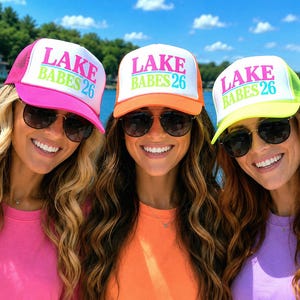 Lake Babes 26 Trucker Cap, Neon Sommer See Urlaub Snapback