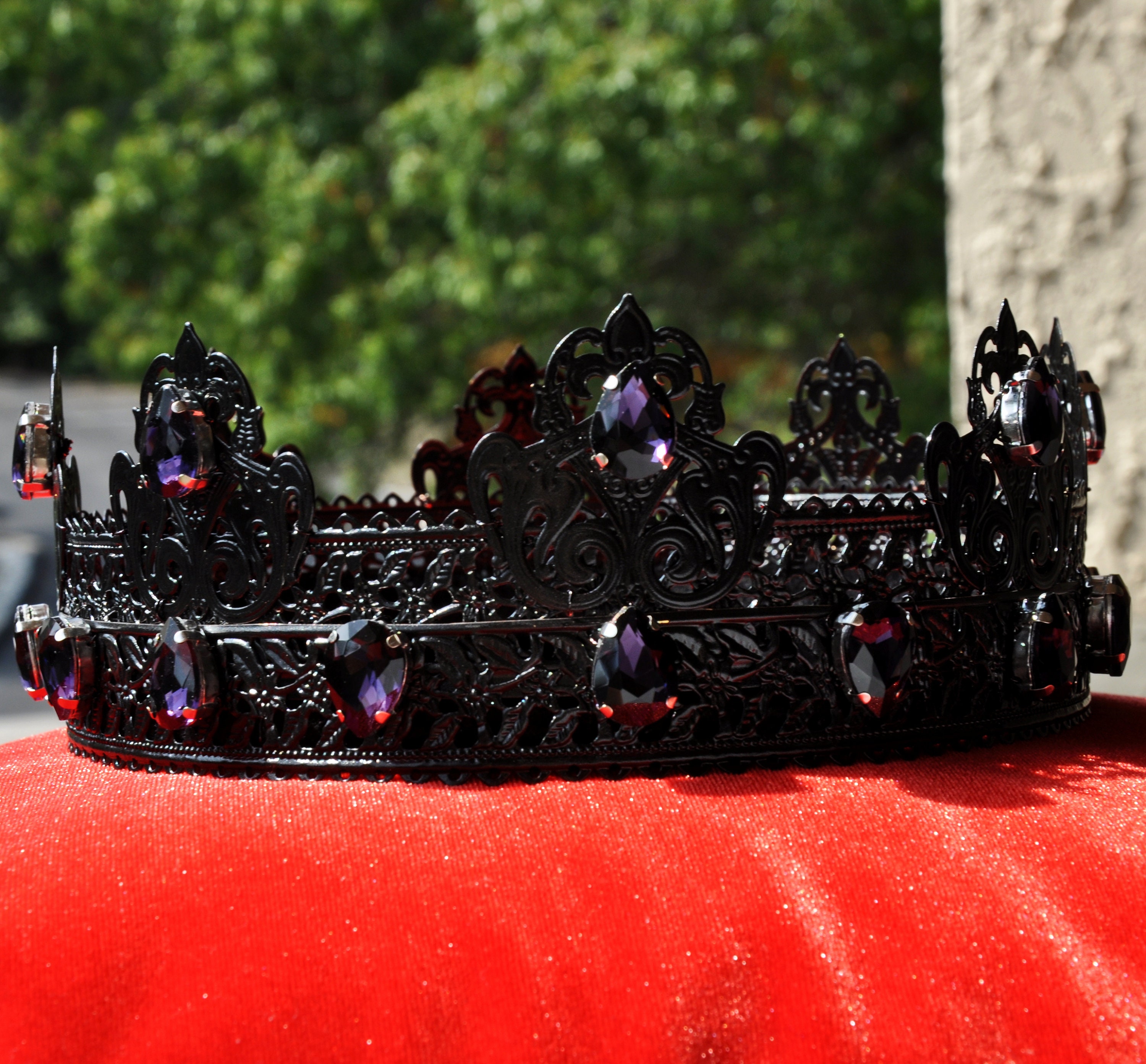 Black Gothic King Crown: Handmade Medieval Renaissance  display picture 2