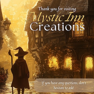 K&ouml;nnte beinhalten: Eine digitale Illustration eines Zauberers, der in einer mittelalterlichen Stadt bei Sonnenuntergang steht. Der Text "Thank you for visiting Mystic Inn Creations" befindet sich oben im Bild. Der Text "If you have any questions, don't hesitate to ask!" befindet sich unten im Bild.