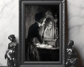 Pode incluir: Uma obra de arte em preto e branco emoldurada retrata uma mulher a maquilhar-se em frente a um espelho, com uma caveira refletida. Duas estátuas pretas ladeiam a obra. A moldura e as estátuas são pretas, criando uma estética gótica.