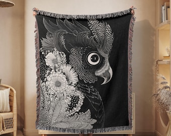 Coperta intessuta con gufo bianco e nero, intricato arazzo floreale, accogliente decorazione per la casa ispirata alla natura, fantasia, estetica del bosco, regalo per gli amanti dei gufi