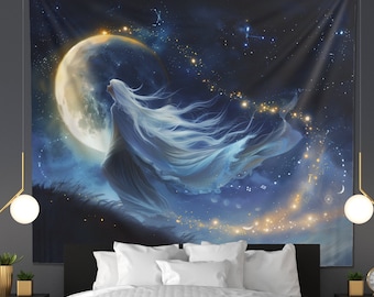 Puede incluir: Un tapiz que presenta a una mujer con el pelo largo y blanco que fluye de pie frente a una luna creciente. El fondo es un cielo azul oscuro con estrellas y un rastro de luces brillantes.