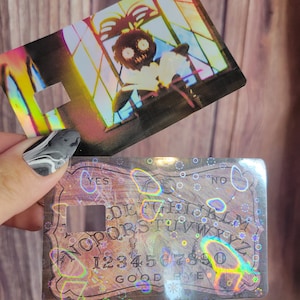 Holographische gruselige VooDoo Puppe Priester oder dunkle Ouijia Board Debit Art Skin Karten
