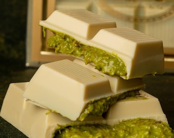 Dubai White Chocolate Bar – Pistachio Knafeh Filling