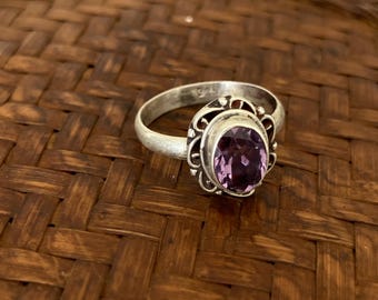 Sterlingzilveren ring met amethist: halfedelstenen sieraden
