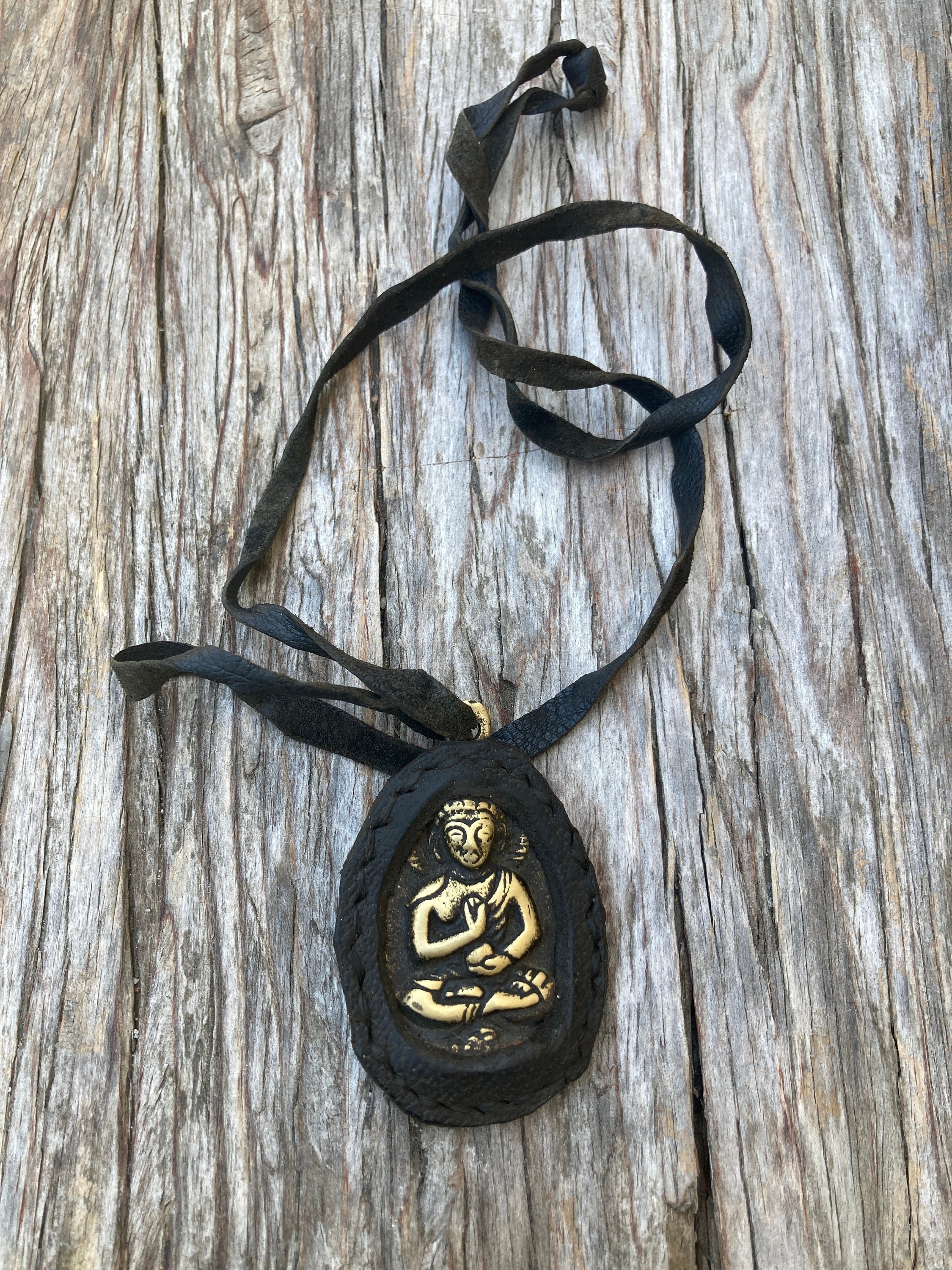 チベット仏教のお守りペンダント - Etsy 日本