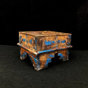 Javanese Betel Nut Container: Vintage Design Home Decor